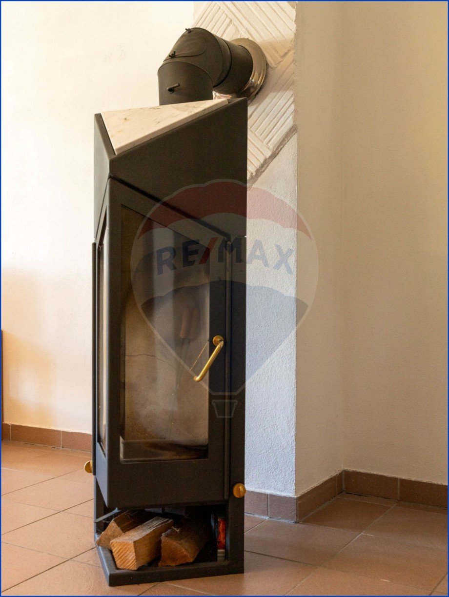 RXEC23AS0066_Ofen Etagenwohnung Schongau