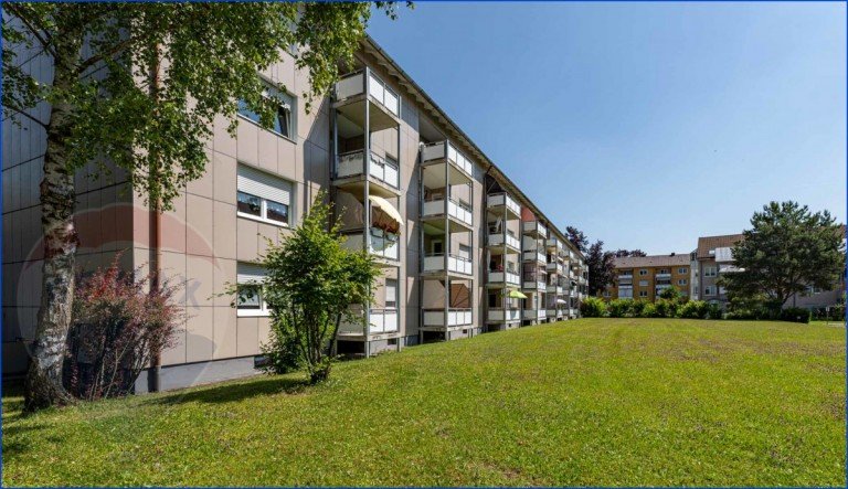 Immobilienmakler Kaufbeuren Wohnung verkaufen Andre Stockhausen-1 Kaufbeuren Erdgeschosswohnung Gepflegte 4-Zimmer-Wohnung als Kapitalanlage - mit Balkon, TG-Stellplatz & langfristigen Mietern