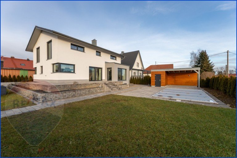 Immobilienmakler Schongau Andr� Stockhausen verkauf-369 Oberkammlach Einfamilienhaus Ein Zuhause zum Verlieben - Familienidylle mit Pool, moderner Technik und Wohlf�hlatmosph�re